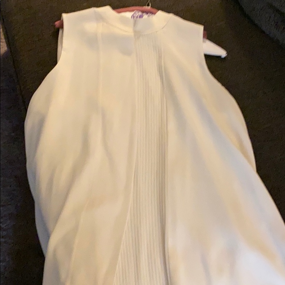 Pleated white sleeveless blouse